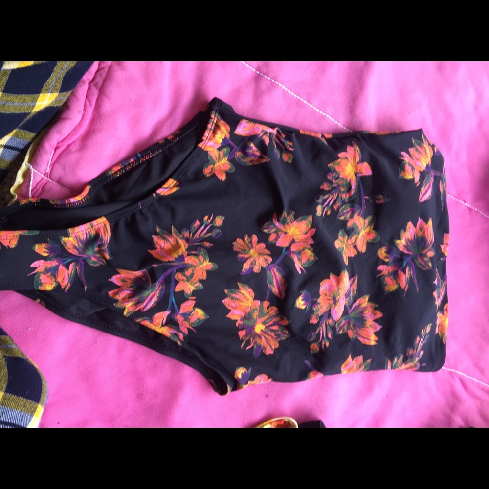 new swinsuit